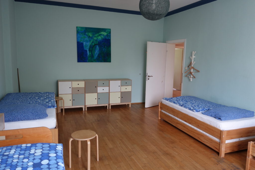 Großes Schlafzimmer in der Miniferienwohnung